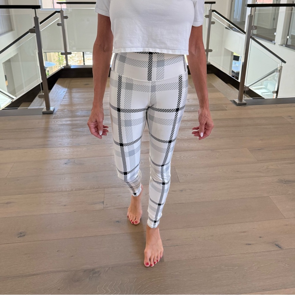 ALO Yoga Black and White Leggings High-Waisted Slim Fit